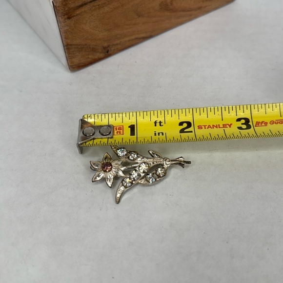 Vintage 1940s rhinestone and Silver Floral Brooch lot B14 - Picture 6 of 7